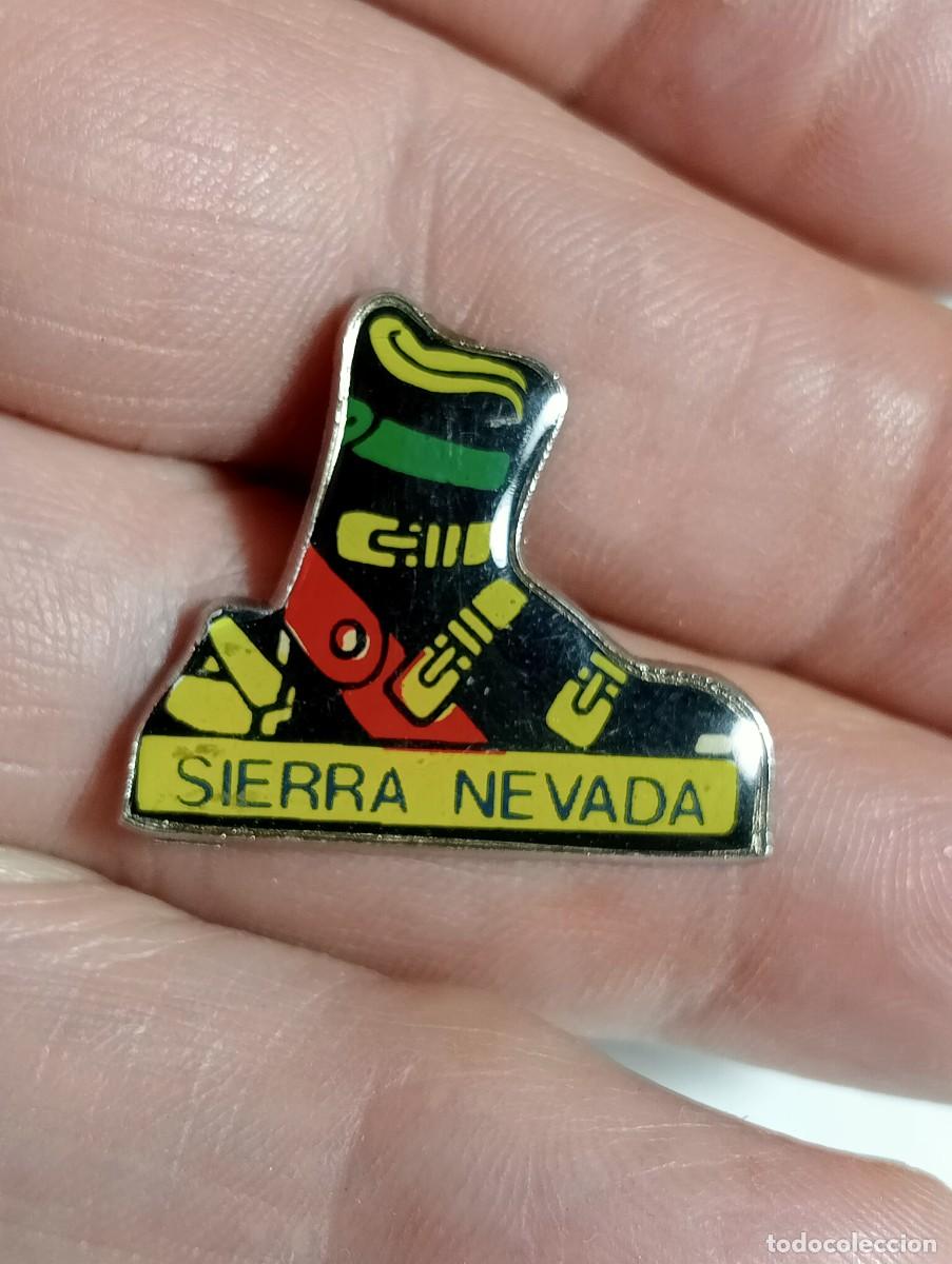 Collezionismo sportivo: INSIGNIA SIERRA NEVADA MONTA&Ntilde;A ESQUI ALPINISMO MONTA&Ntilde;ISMO PINS SKY