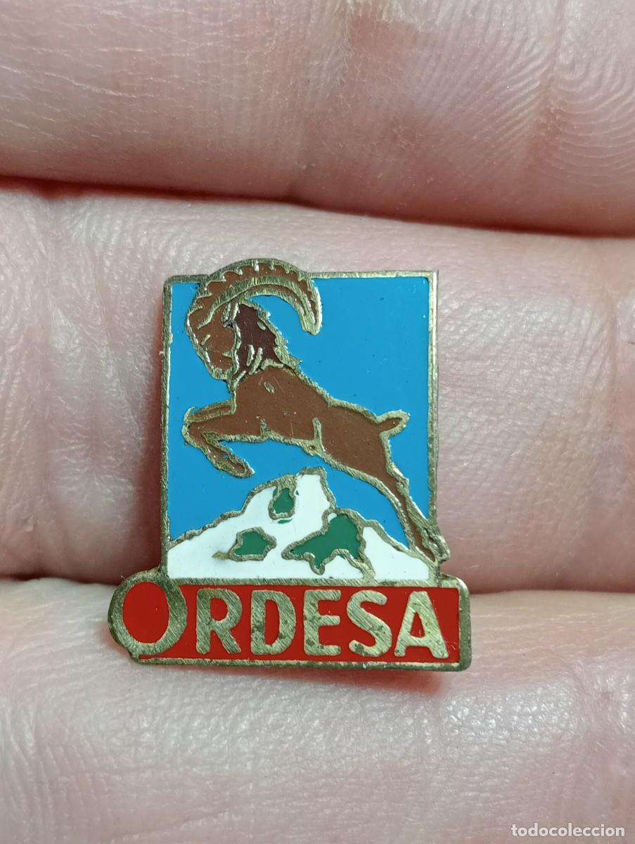Coleccionismo deportivo: INSIGNIA ORDESA MONTA&Ntilde;A ESQUI ALPINISMO MONTA&Ntilde;ISMO PINS SKY