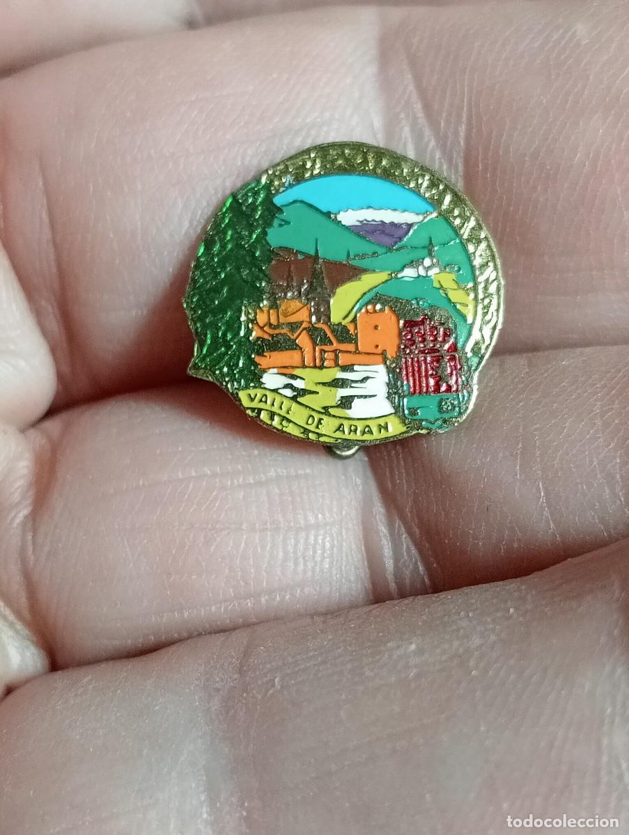 Coleccionismo deportivo: INSIGNIA MONTA&Ntilde;A VALLE DE AR&Aacute;N CON ESCUDO ESQUI ALPINISMO MONTA&Ntilde;ISMO SKY