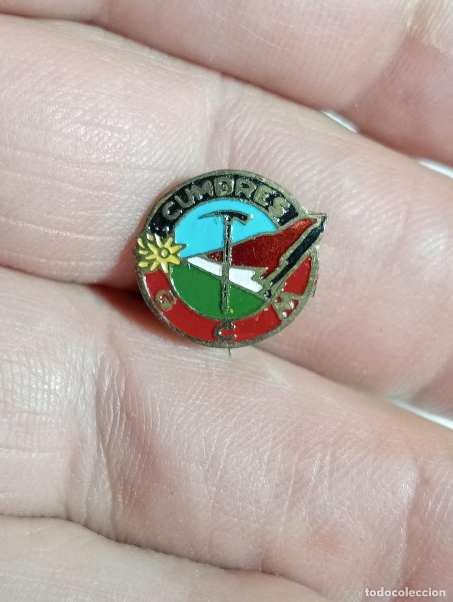 Coleccionismo deportivo: INSIGNIA MONTA&Ntilde;A CRUPO CASTELLANO MONTA&Ntilde;A CUMBRES ESQUI ALPINISMO MONTA&Ntilde;ISMO PINS SKY