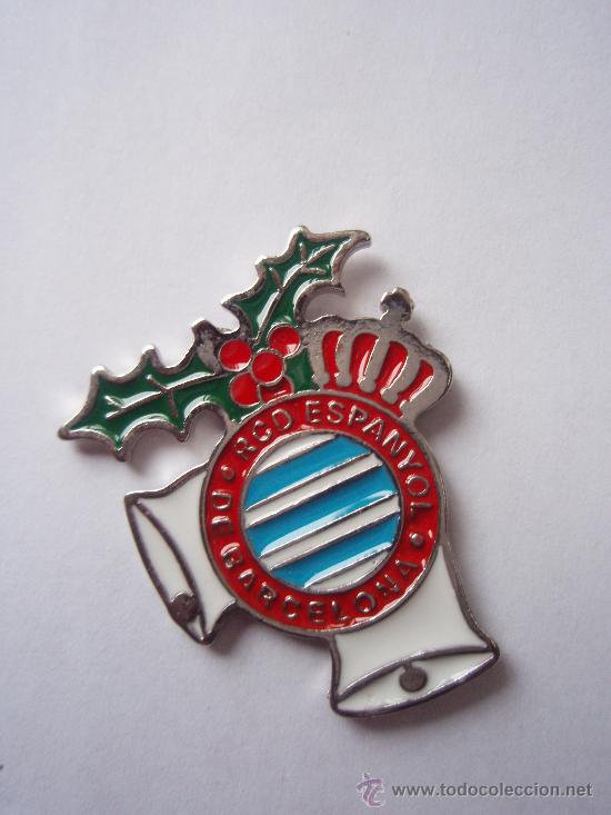 Coleccionismo deportivo: Pins del R.C.D.Espa&ntilde;ol de navidad - Foto 1
