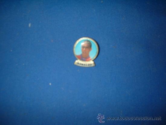 Coleccionismo deportivo: pins antiguo de ronaldo - Foto 1