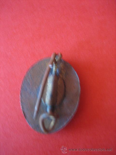 Coleccionismo deportivo: ANTIGUA INSIGNIA ESMALTADA DEL VALENCIA - Foto 3