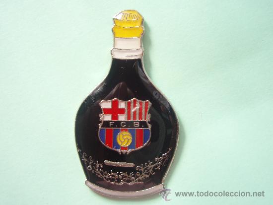 Collectionnisme sportif: Pin's botella de co&ntilde;ac del F.C.Barcelona