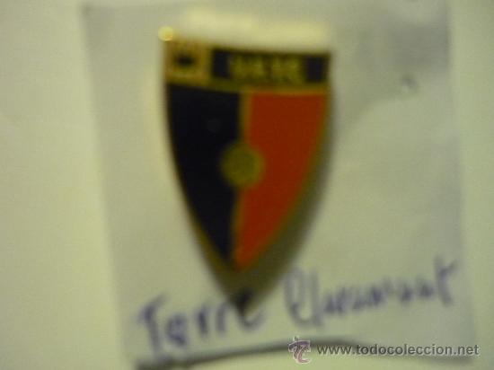 Collectionnisme sportif: pin futbol torre de claramunt ue