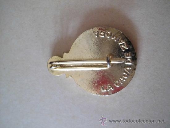 Coleccionismo deportivo: INSIGNIA LA CAJA DE ZAMORA - Foto 2