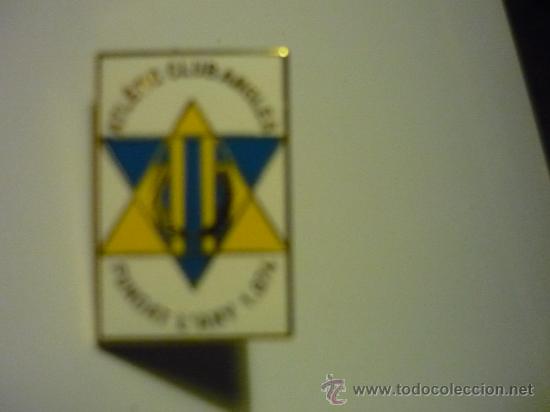 Collectionnisme sportif: pin futbol at. angles