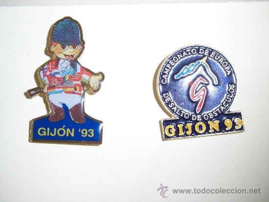 Coleccionismo deportivo: 2 PIN HIPICA GIJON 93 - Foto 1