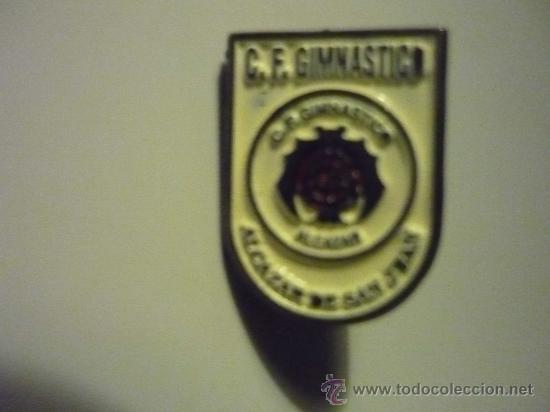 Coleccionismo deportivo: PIN FUTBOL GIMNASTICO ALCAZAR CF
