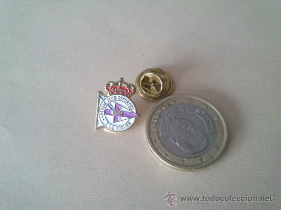 Sammelleidenschaft Sport: Pin del Real Club Deportivo La Coru&ntilde;a de la coleccion Las Insignias de los Clubs del periodico Marca