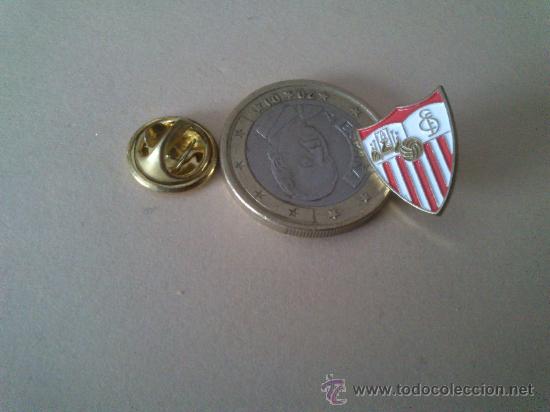 Sammelleidenschaft Sport: Pin del Sevilla F.C. de la coleccion Las Insignias de los Clubs del periodico Marca.