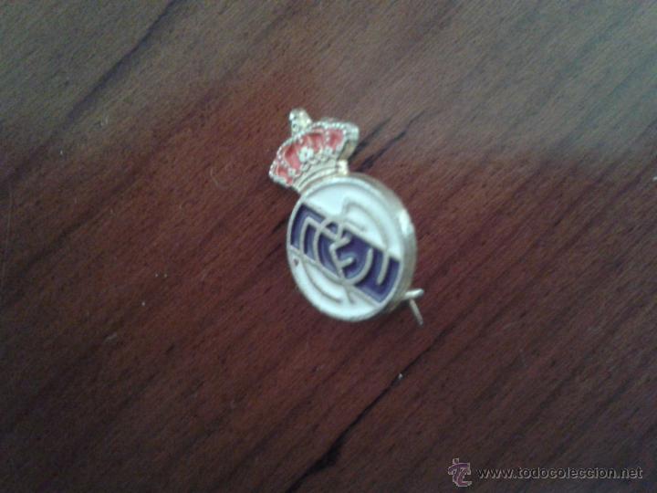 Coleccionismo deportivo: Insignia aguja Real Madrid Club de F&uacute;tbol C.F CF finales 80's