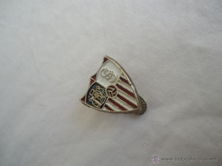 Sammelleidenschaft Sport: ANTIGUA INSIGNIA DE SOLAPA DE futbol SEVILLA