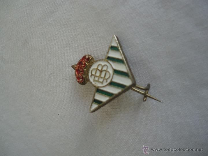 Coleccionismo deportivo: ANTIGUA INSIGNIA O ALFILER DEL BETIS