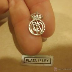 Coleccionismo deportivo: PIN REAL MADRID . ESCUDO CALADO DE PLATA DE LEY 925. Lote 41428374