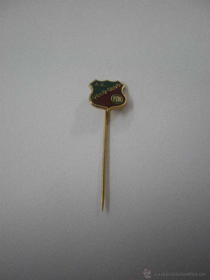 Sammelleidenschaft Sport: Pin/Insignia de alfiler de A. E. Velo Clube Rioclarense - F&uacute;tbol de Brasil . Camp. Paulista 2&ordf; Div.