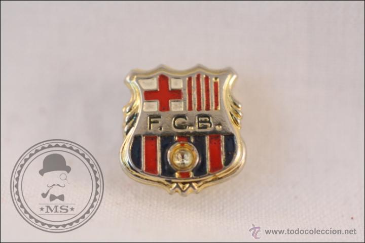 Collezionismo sportivo: Antigua Insignia Solapa - Escudo del F&uacute;tbol Club Barcelona con Piedra Brillante. FCB - 14 x 12 Mm