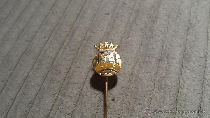 Collectionnisme sportif: PIN DE FUTBOL AS. F. PORTALEGRE (DE OJA )