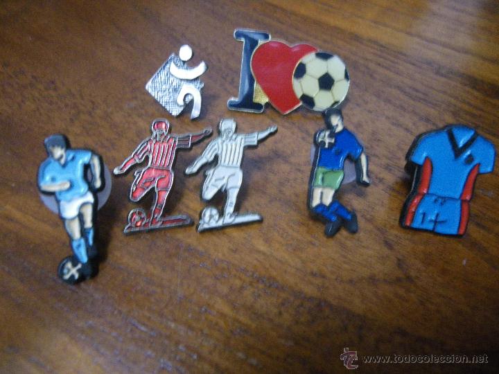 Coleccionismo deportivo: 7 pins de futbol - Foto 1