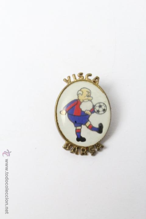 Sports collectibles: I- 16. PIN DEL ABUELO DEL BAR&Ccedil;A CONTROLANDO UN BALON. VISCA BAR&Ccedil;A.