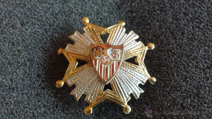 Collezionismo sportivo: Pin antiguo escudo equipo Sevilla club futbol (insignia antigua de ojal bot&oacute;n a&ntilde;os 40/50)