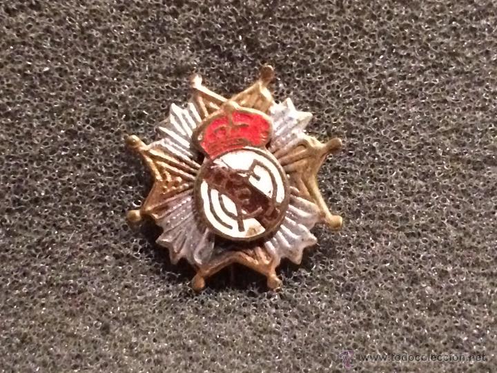 Collezionismo sportivo: PIN ANTIGUO ESCUDO EQUIPO FUTBOL REAL MADRID (DE IMPERDIBLE A&Ntilde;OS 40/60)