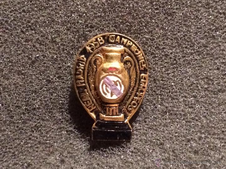 Collezionismo sportivo: PIN ANTIGUO ESCUDO EQUIPO FUTBOL REAL MADRID CAMPEONES EUROPEOS 1958 (DE SOLAPA O OJAL A&Ntilde;OS 40/60)