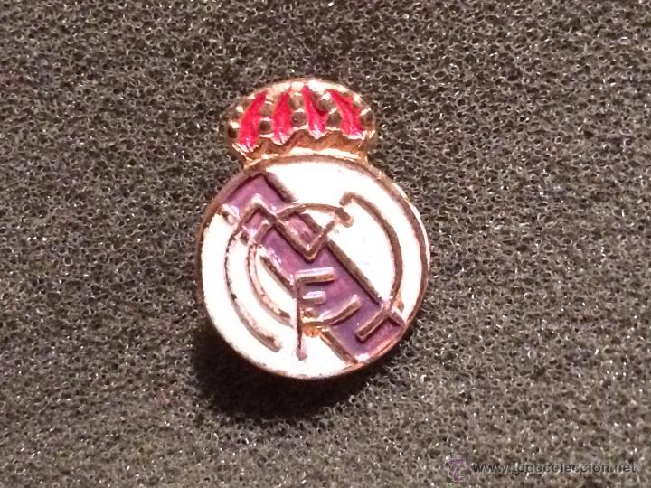 Sammelleidenschaft Sport: PIN ANTIGUO ESCUDO EQUIPO FUTBOL REAL MADRID (DE SOLAPA O OJAL A&Ntilde;OS 40/60)