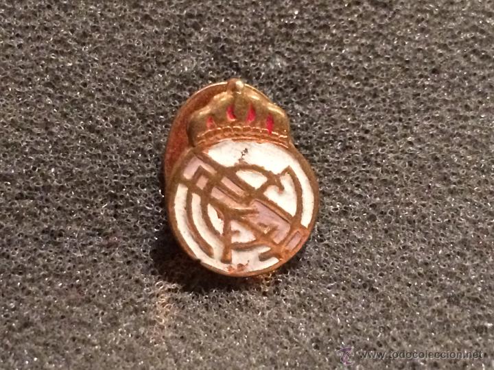 Sammelleidenschaft Sport: PIN ANTIGUO ESCUDO EQUIPO FUTBOL REAL MADRID (DE SOLAPA O OJAL A&Ntilde;OS 40/60)