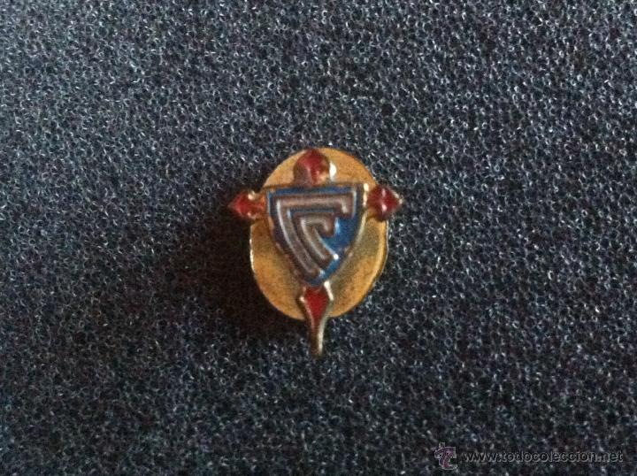 Sammelleidenschaft Sport: PIN ANTIGUO ESCUDO EQUIPO FUTBOL REAL CLUB CELTA DE VIGO (DE SOLAPA O OJAL A&Ntilde;OS 40/60)