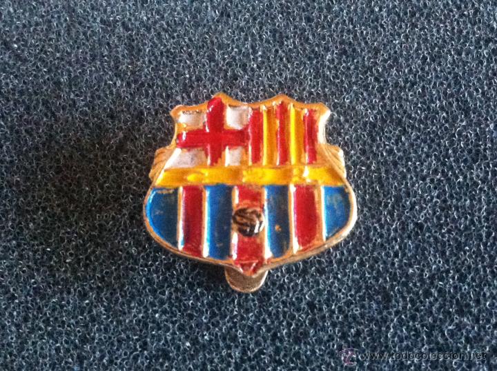 Sammelleidenschaft Sport: PIN ANTIGUO ESCUDO EQUIPO FUTBOL CLUB BARCELONA CFB (DE SOLAPA O OJAL A&Ntilde;OS 40/60)