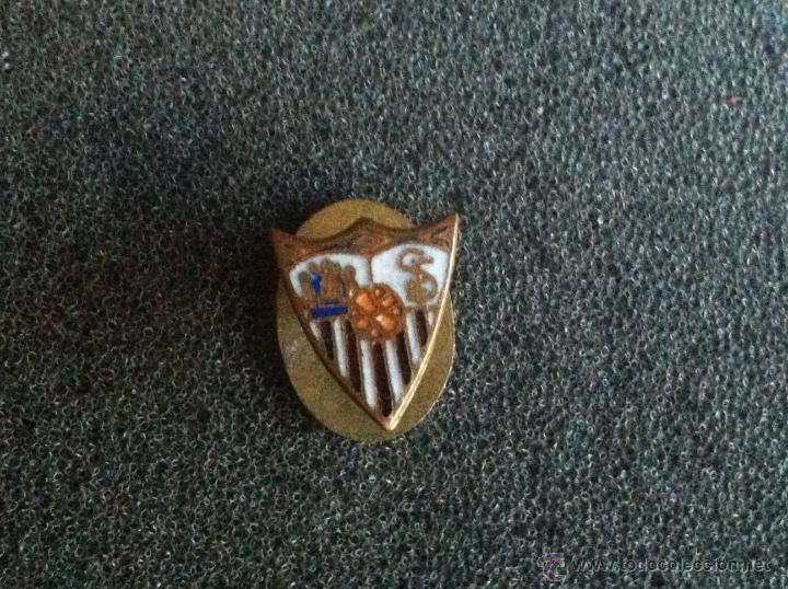 Collezionismo sportivo: Pin antiguo escudo equipo Sevilla club futbol (insignia esmaltada bot&oacute;n ojal a&ntilde;os 40/50)