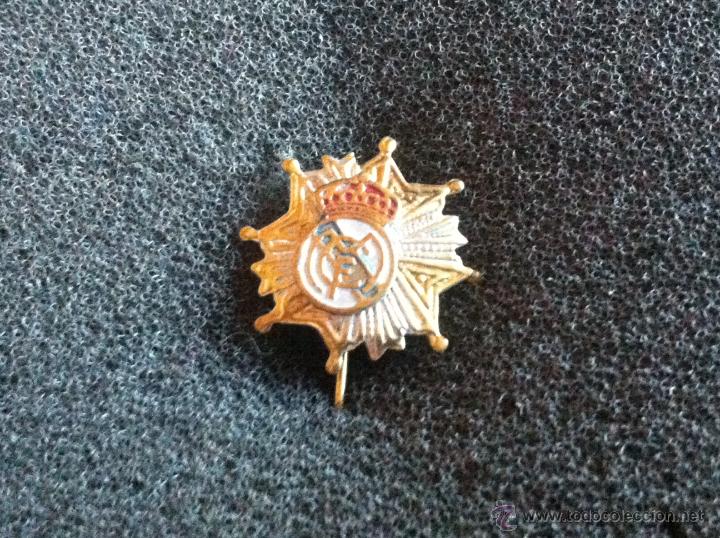 Sammelleidenschaft Sport: PIN ANTIGUO ESCUDO EQUIPO FUTBOL REAL MADRID (DE IMPERDIBLE A&Ntilde;OS 40/60)