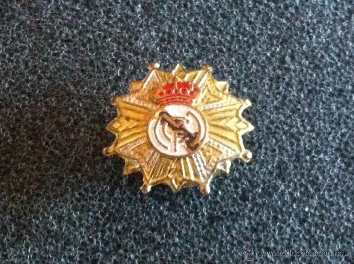 Sammelleidenschaft Sport: PIN ANTIGUO ESCUDO EQUIPO FUTBOL REAL MADRID (SOLAPA O OJAL A&Ntilde;OS 40/60)