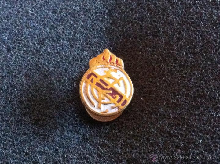 Sammelleidenschaft Sport: PIN ANTIGUO ESCUDO EQUIPO FUTBOL REAL MADRID (SOLAPA O OJAL A&Ntilde;OS 40/60)