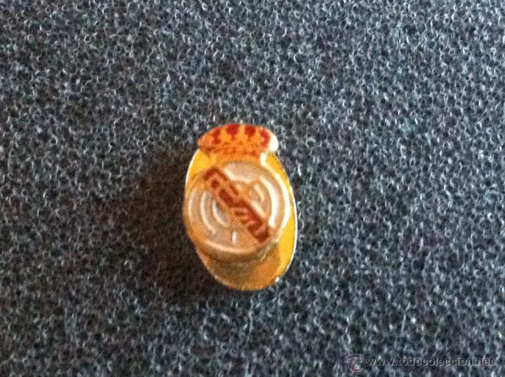 Sammelleidenschaft Sport: PIN ANTIGUO ESCUDO EQUIPO FUTBOL REAL MADRID (SOLAPA O OJAL A&Ntilde;OS 40/60)