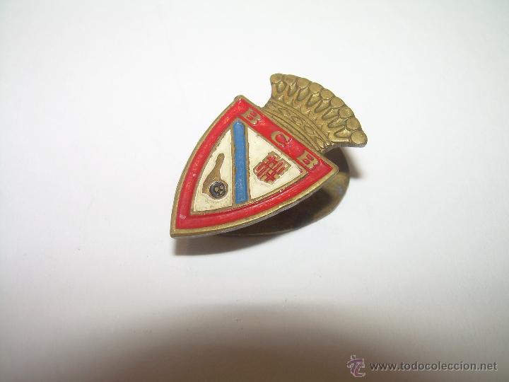Coleccionismo deportivo: ANTIGUA Y RARA INSIGNIA. - Foto 2