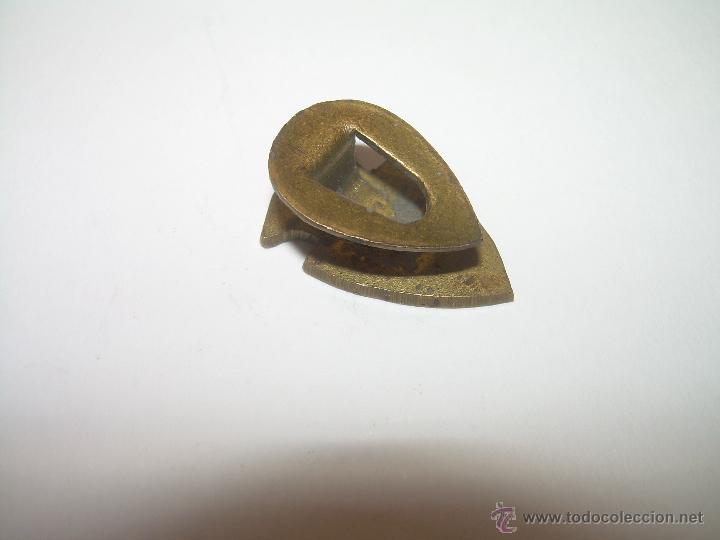 Coleccionismo deportivo: ANTIGUA Y RARA INSIGNIA. - Foto 3
