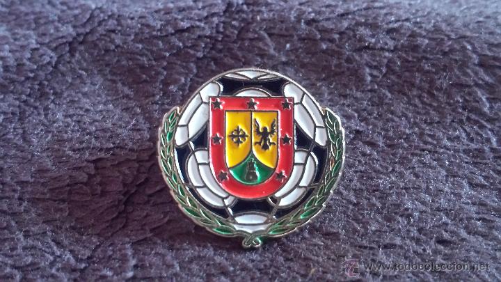Sammelleidenschaft Sport: PIN ESCUDO EQUIPO FUTBOL A IDENTIFICAR