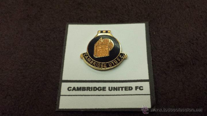Collezionismo sportivo: PIN EQUIPO FUTBOL INGL&Eacute;S CAMBRIDGE UNITED FC ( INSIGNIA ESMALTADA SIN LA AGUJA PEGADO EN LAMINA)