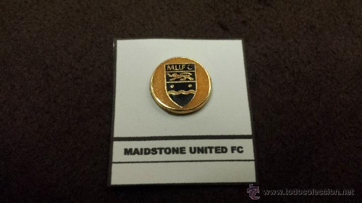 Collezionismo sportivo: PIN EQUIPO FUTBOL INGL&Eacute;S MAIDSTONE UNITED FC ( INSIGNIA ESMALTADA SIN EL PINCHO PEGADO EN LAMINA)