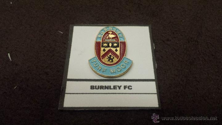 Collezionismo sportivo: PIN EQUIPO FUTBOL INGL&Eacute;S BURNLEY FC (RARA INSIGNIA ESMALTADA PEGADA EN LAMINA)