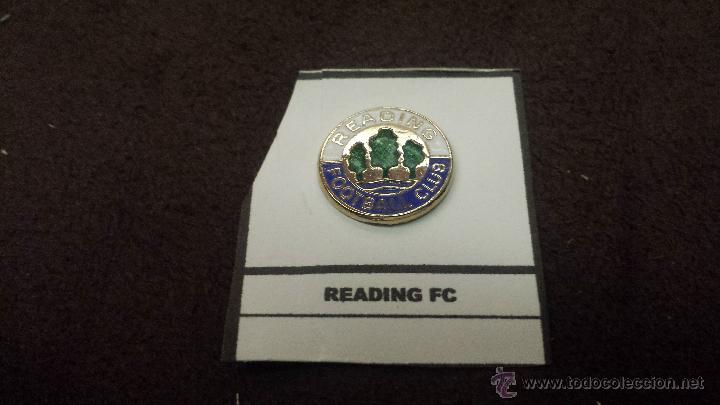 Collezionismo sportivo: PIN EQUIPO FUTBOL INGL&Eacute;S READING FC (RARA INSIGNIA ESMALTADA PEGADA EN LAMINA)