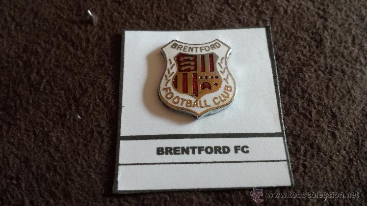 Collezionismo sportivo: PIN EQUIPO FUTBOL INGL&Eacute;S BRENTFORD  FC (RARA INSIGNIA ESMALTADA PEGADA EN LAMINA)