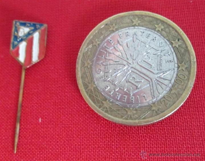 Colecionismo desportivo: Insignia alfiler de Solapa atl&eacute;tico de Madrid - A&ntilde;os 40.  Antiguo Escudo F&uacute;tbo