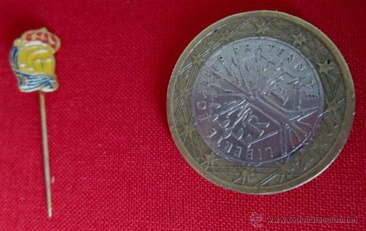 Sammelleidenschaft Sport: Insignia alfiler de Solapa - real Sociedad -  A&ntilde;os 40.