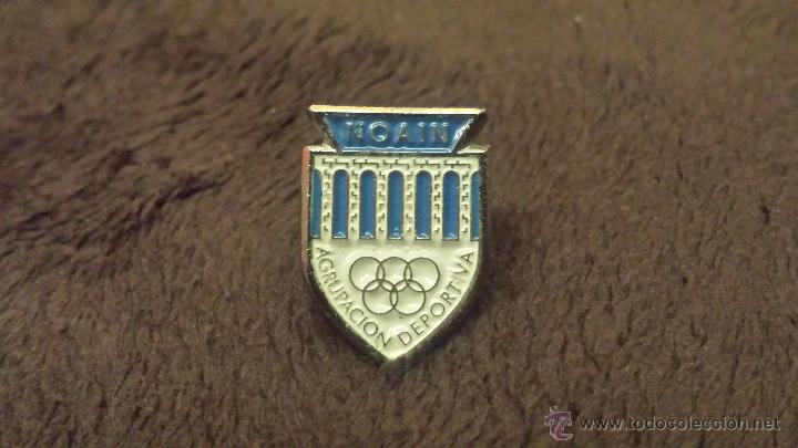 Collectionnisme sportif: PIN ESCUDO EQUIPO FUTBOL AGRUPACION DEPORTIVA NOAIN (CLUB COMUNIDAD DE NAVARRA )