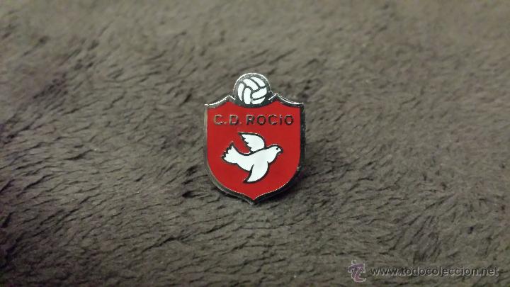 Sammelleidenschaft Sport: PIN ESCUDO EQUIPO F&Uacute;TBOL CLUB DEPORTIVO ROCIO (INSIGNIA ESMALTADA CLUB MADRID )