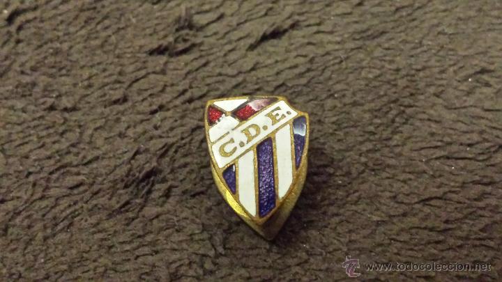 Collezionismo sportivo: PIN ANTIGUO FUTBOL  CLUB DEPORTIVO EUROPA VIGO (ANTIGUA INSIGNIA OJAL ESMALTADA A&Ntilde;OS 20 MUY RARA)