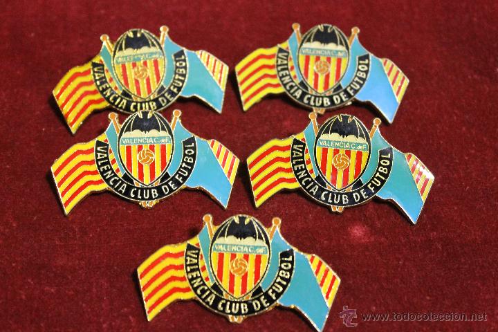 Colecionismo desportivo: LOTE 5 PINS ESMALTADOS, ESCUDOS CON BANDERAS VALENCIA CLUB DE FUTBOL